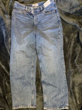 Abercrombie and Fitch Women’s Ankle Straight Ultra High Rise Jeans Size 32/14